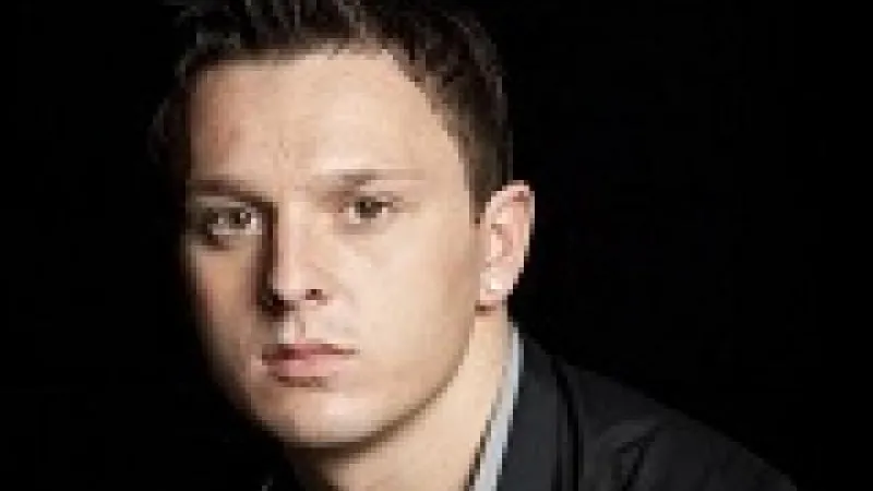 Sam Trickett se fait agresser par 6 individus