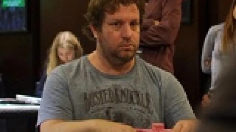 Matthew Salsberg combinera ses deux passions à travers la série Whales