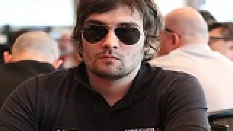 Cours en direct de Bobvegas : Analyse de mains de tournois