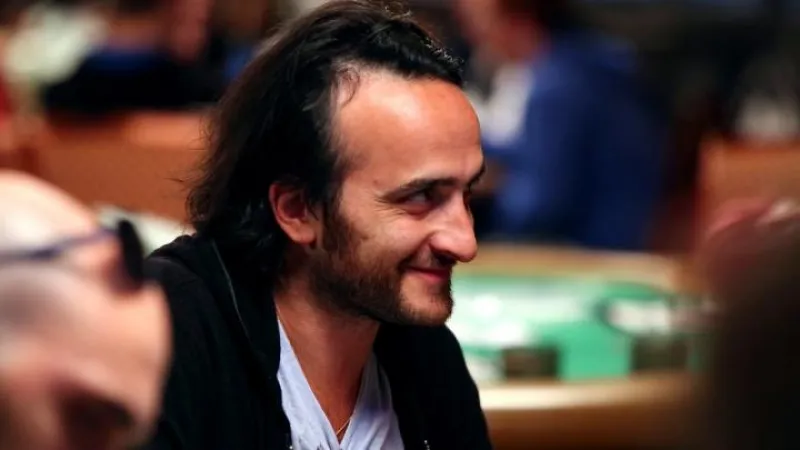 Dans la Tête d'un pro : Davidi Kitai dans le 6-max championship (10k$) (3 parties)